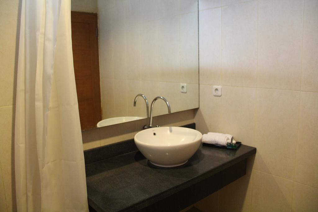 Kampoeng Nelayan Hotel Palu Habitación foto